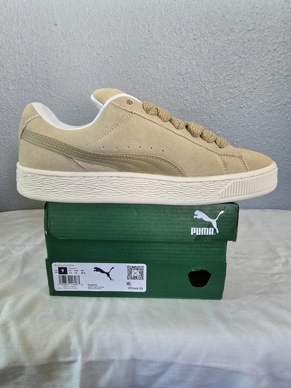 Puma Suede Classic Sneakers in Beige